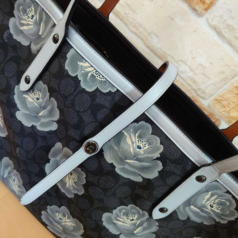 OACH Tote Bag Floral Rose Pattern PVC Logo Hardwa… - image 3