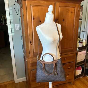 LIKE NEW MICHAEL KORS AUSTEN MEDIUM SATCHEL