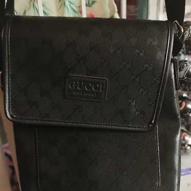 Gucci signature black leather messenger crossbody