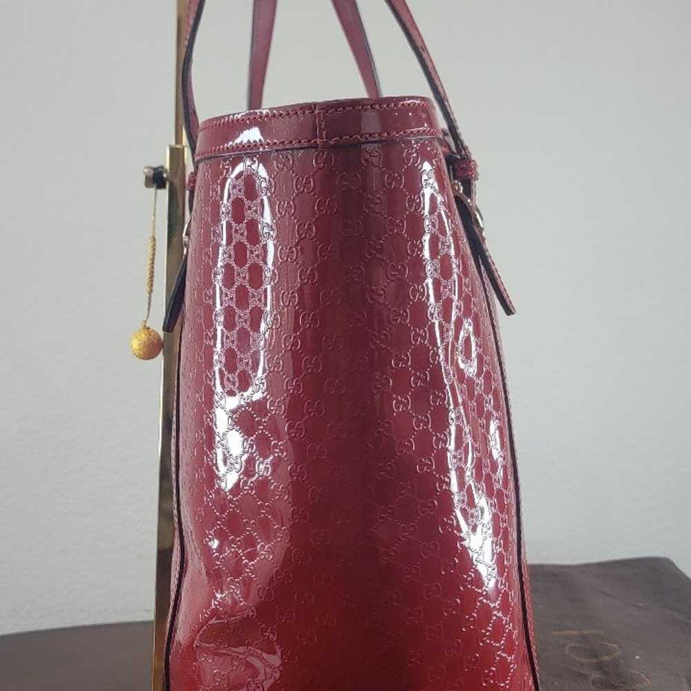 GUCCI MicroGuccissima patent leather tote medium - image 7