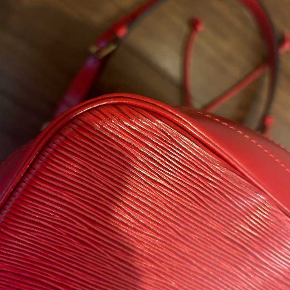 Louis Vuitton Noé Epi Shoulder Bag Red - image 4