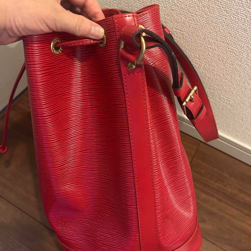 Louis Vuitton Noé Epi Shoulder Bag Red - image 8