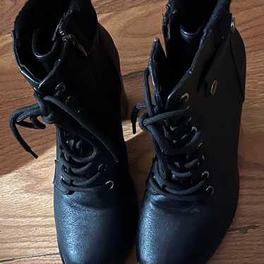 Dream Pairs size 9 Combat Chunky Heel Ankle Boot