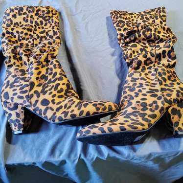 Ladies size 10 yoki knee high leopard print suede 