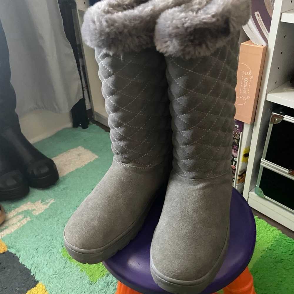 uggs size 7 - image 1