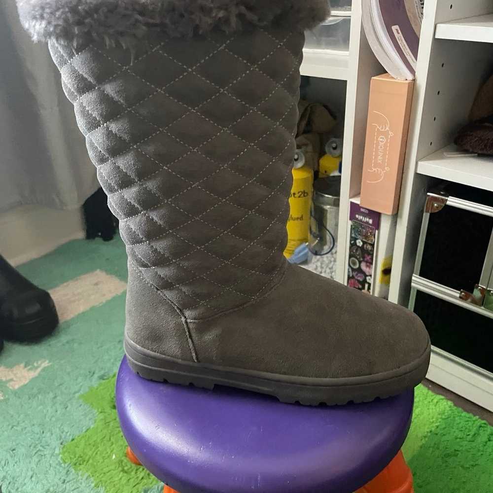 uggs size 7 - image 3