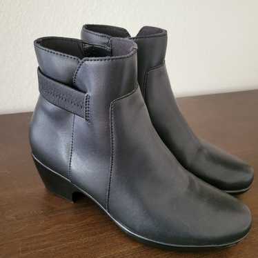 Clarks Ankle Boots size 7 NWOT