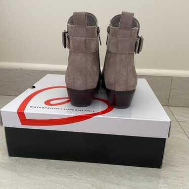 BLONDO Waterproof Ankle Boots (Size 8)