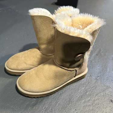 Uggs - image 1