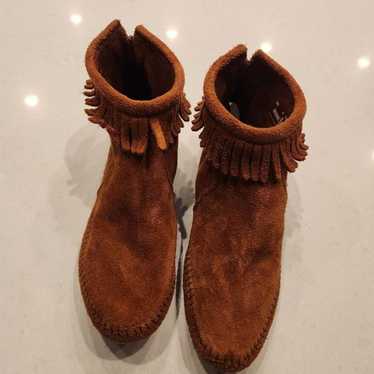 Minnetonka Back Zip Brown Softsole Moccasins. Size