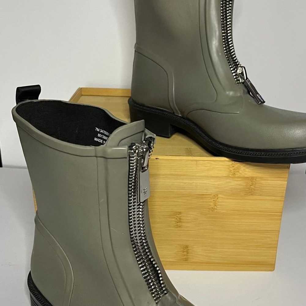 Frye grey rain boots size 7 - image 3