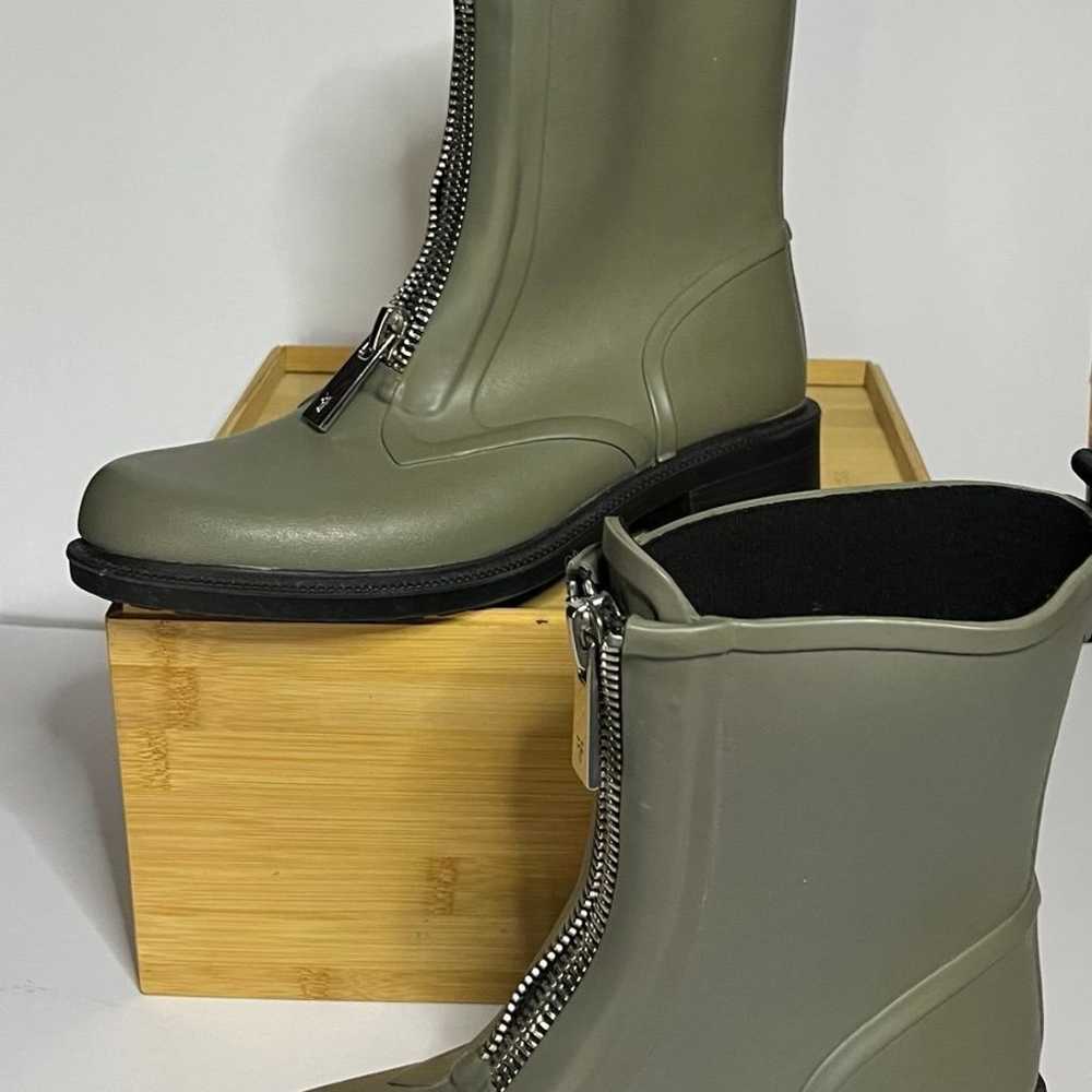 Frye grey rain boots size 7 - image 4