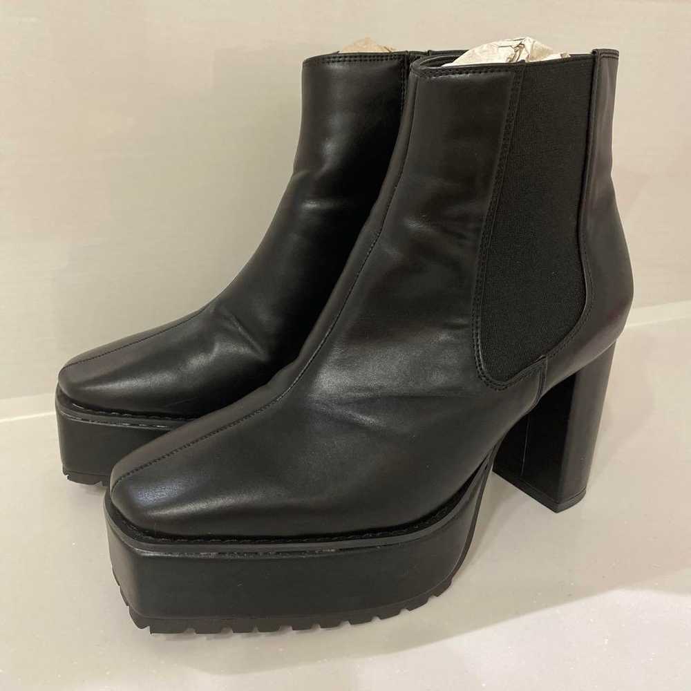 Black leather side gore boots with platform sole … - image 3