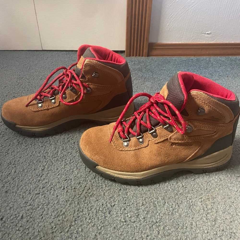 Columbia Newton Ridge women hiking boots, size 8,… - image 2