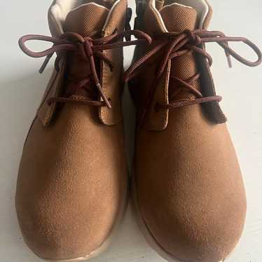 NWOT Ugg tan suede boots