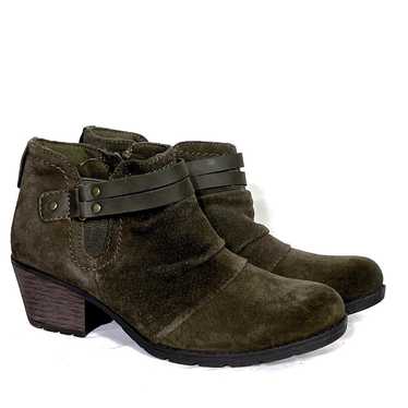 Earth Origins Odel Olive Suede Booties 7 NEW