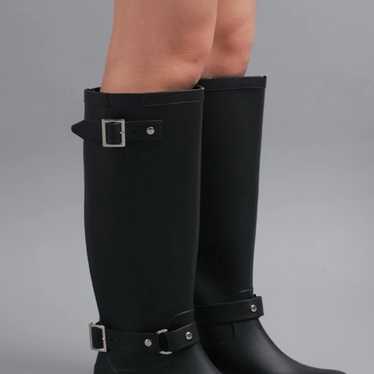 knee high black riding boots