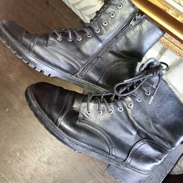 Boots size 9