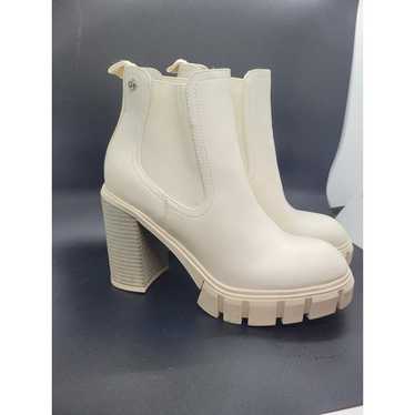 GBG women's ankle boot white keyona Chunky Heel Y… - image 1