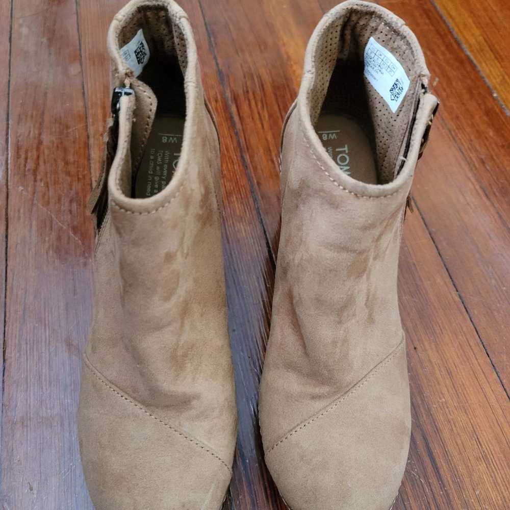 Tom's Avery Tan Wedge Ankle Boots Size 8 W - image 1