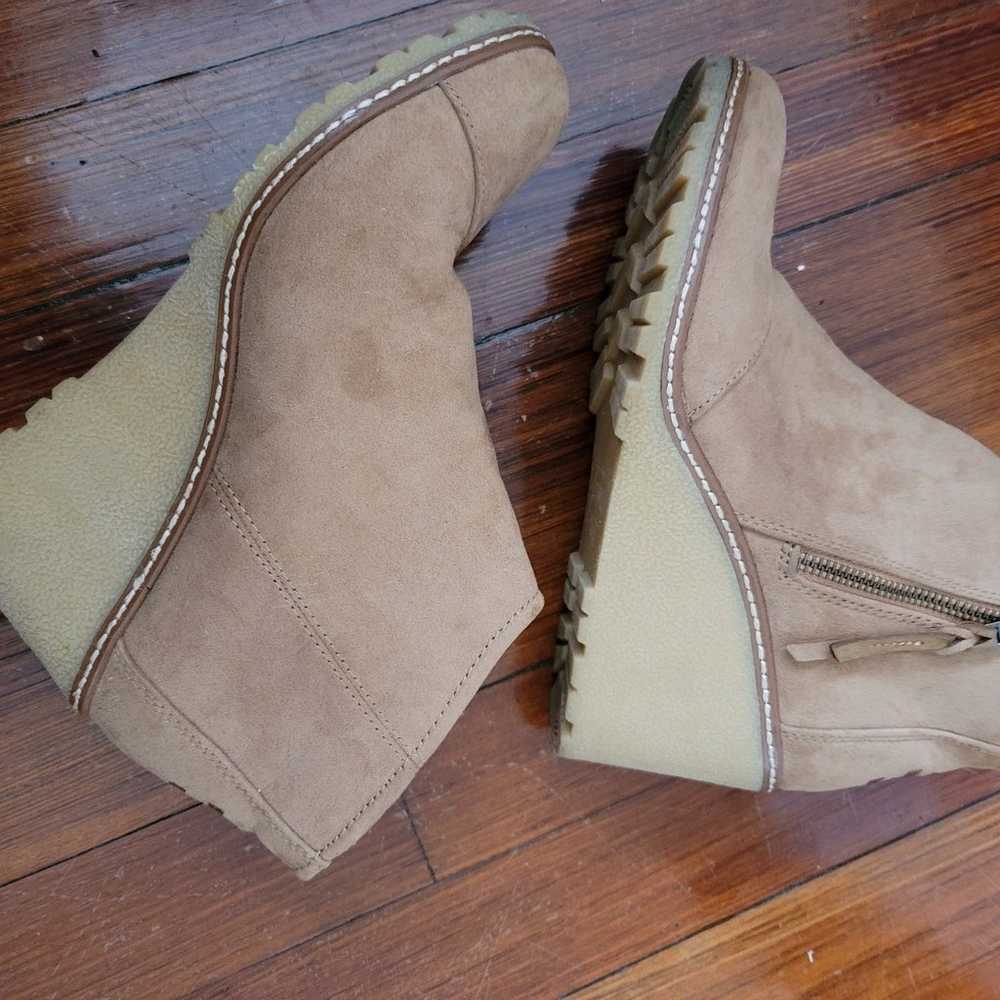 Tom's Avery Tan Wedge Ankle Boots Size 8 W - image 4