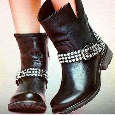 Steve Madden Black Pebble Leather Studded Boots