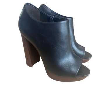 Vince Camuto Kyrie platform booties size 5