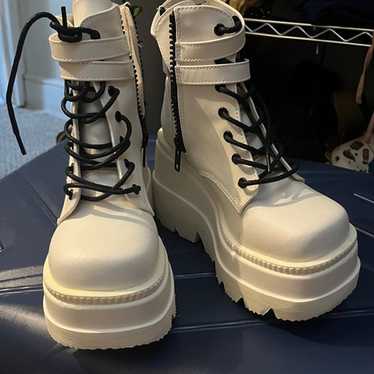 Moonstone platform fashion boots