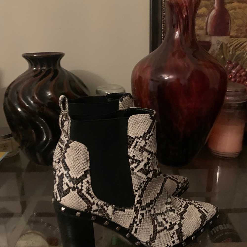 Charles David dodger snake print boots size 8 - image 4