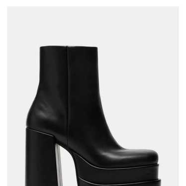 Steve Madden platform boots