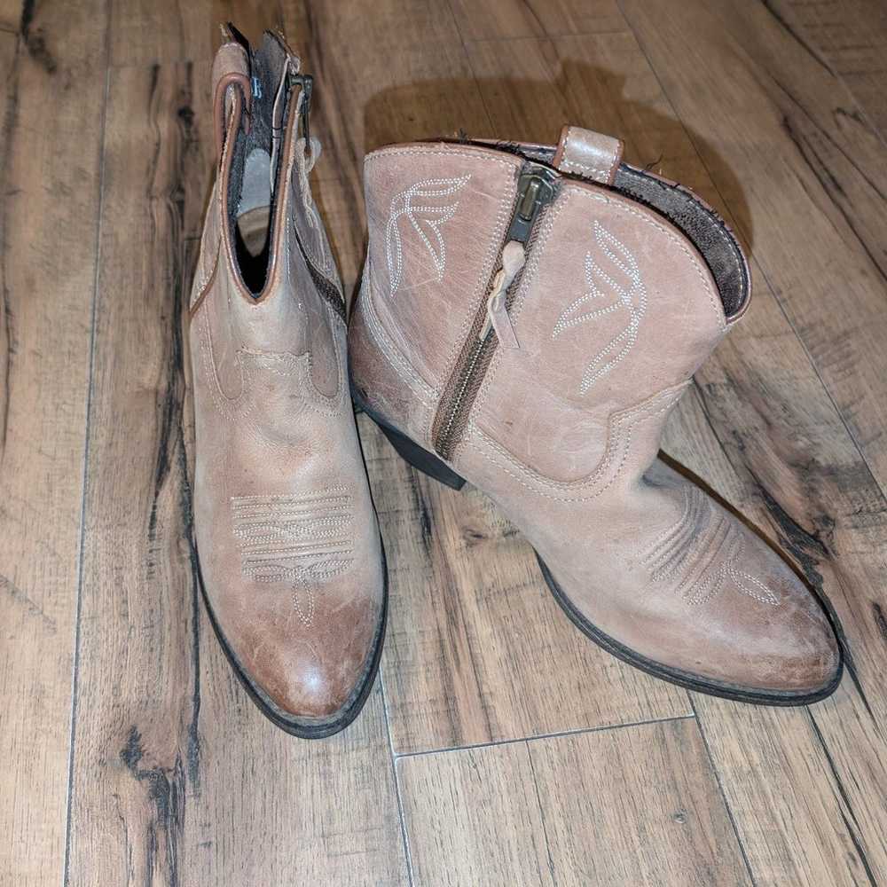 Ariat Darling Boots Size 8B - image 1