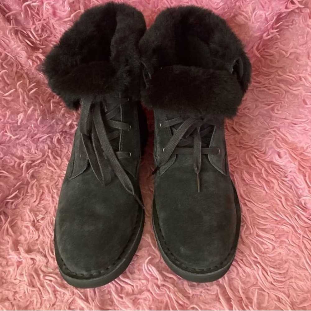 NWOT Ugg Weylyn Black Genuine Shearling Suede Com… - image 3