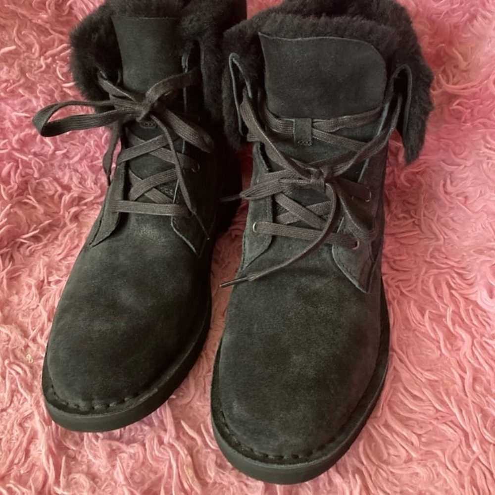 NWOT Ugg Weylyn Black Genuine Shearling Suede Com… - image 4