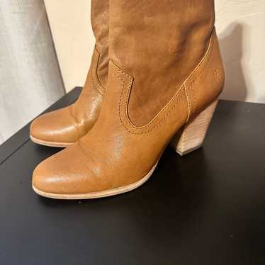 FRYE Essa discount Seam Bootie - Size 8.5