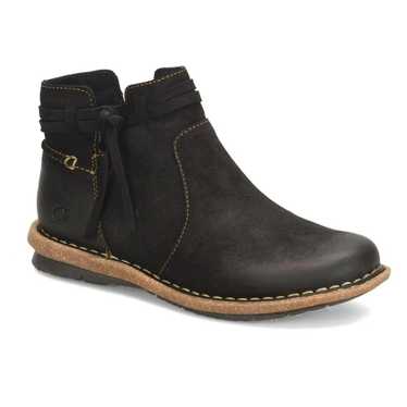 NWOT Women’s Born Wynter Comfort Distressed Black 