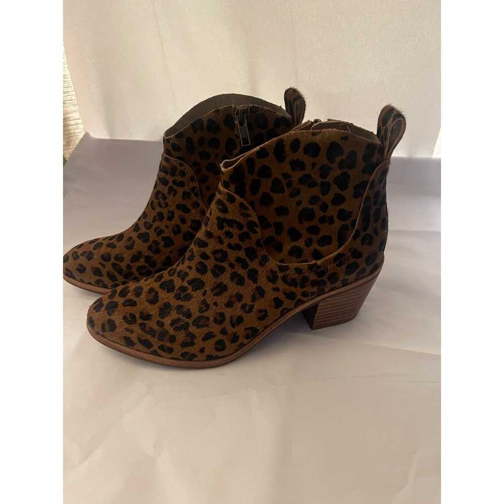 UGG Kingsburg Leopard Bootie - image 4