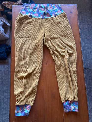 Youer Chill Pant - chanterelle - image 1