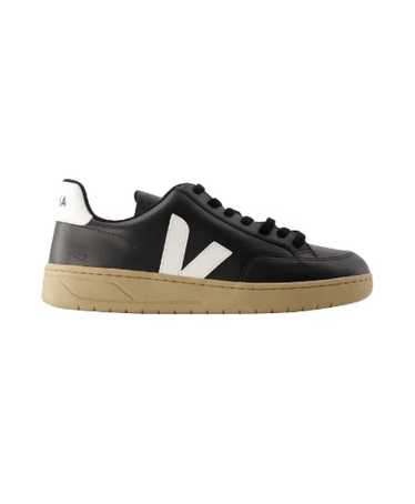 Veja o1s22i1n0924 Leather V-12 Sneakers in Black