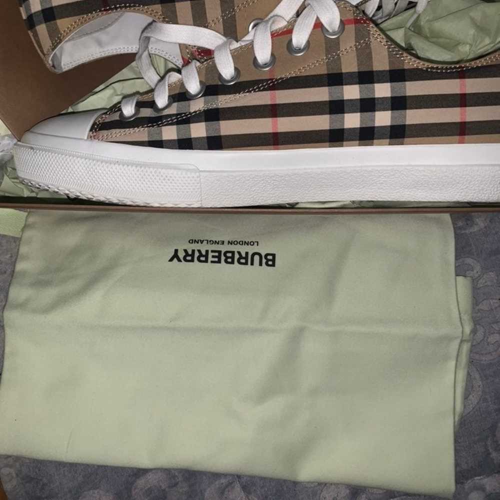 Burberry logo print vintage sneakers - image 2