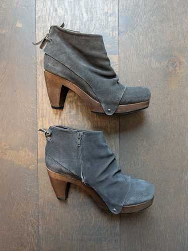 Coclico Ndakinna Clog Boot in Anthracite Suede