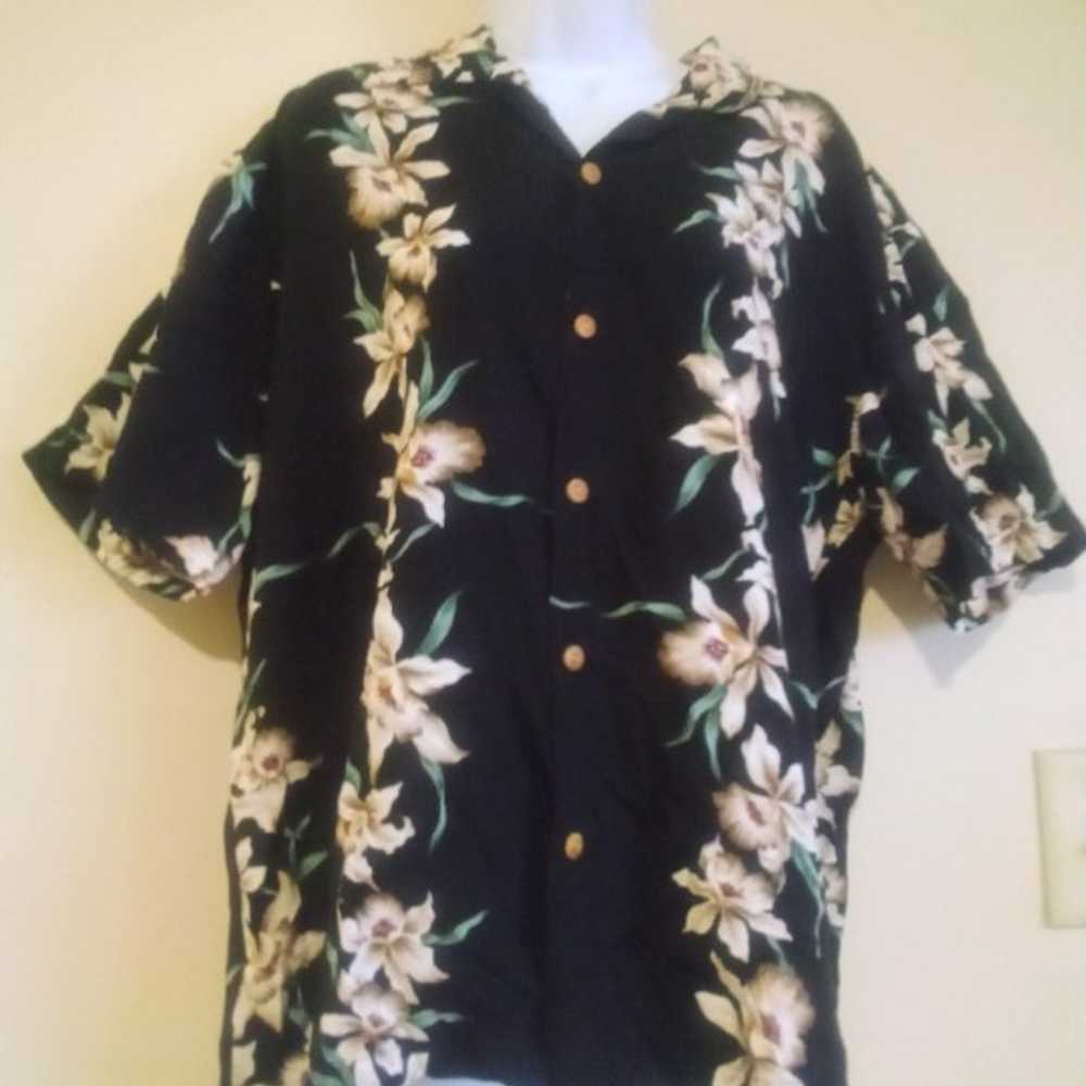 Paradise Found S/S Floral Hawaiian Button Down Sh… - image 2