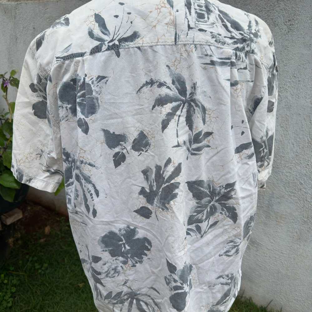 PreOwned Kahala Hawaiian Print White/Gray Full Bu… - image 2