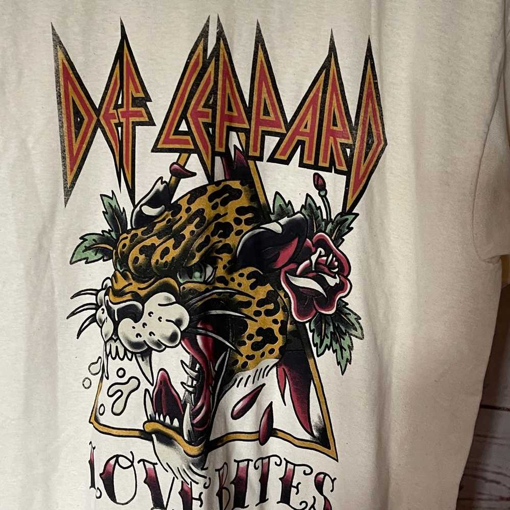 Def Leppard  Love Bites Short Sleeve Graphic Band… - image 3