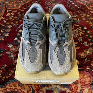 Adidas × Yeezy Season Yeezy Boost 700