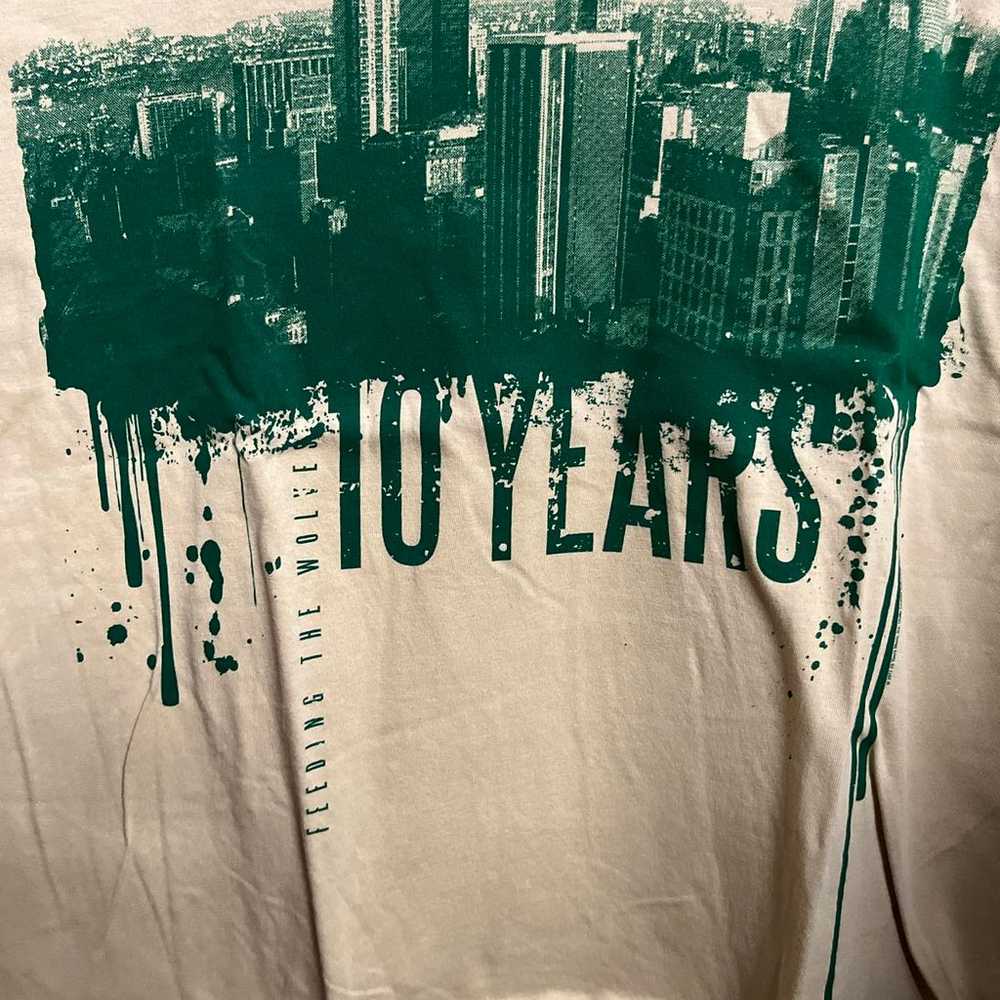 Vtg 10 Years Band T-shirt - Album Feeding the Wol… - image 2