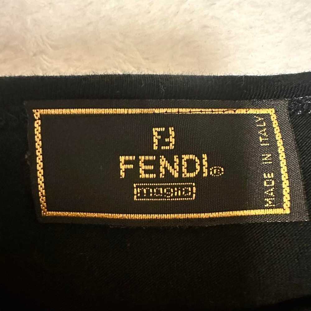 Italian-made FENDI logo t-shirt in black from the… - image 3