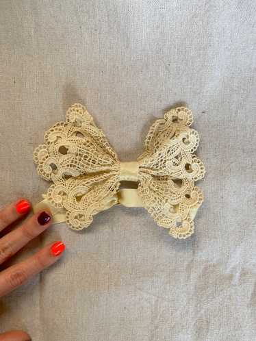 vintage doily bow tie / crochet bowtie / cream lac