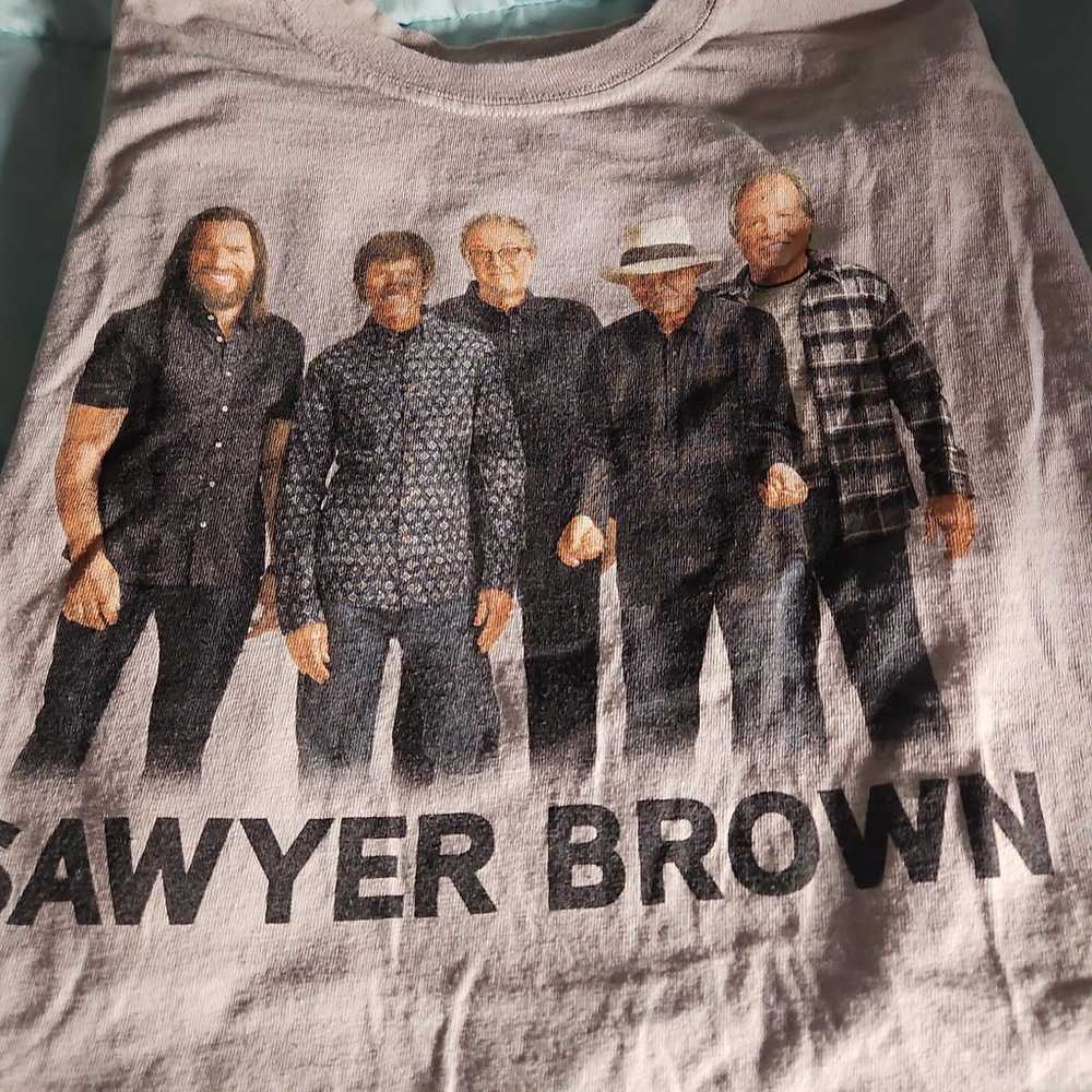 Sawyer brown tee - image 2