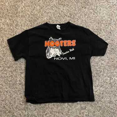 Vintage hooters t shirt