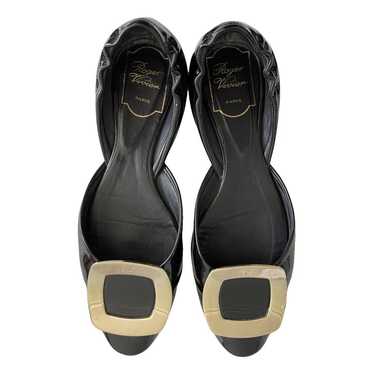 Roger Vivier Dorsay patent leather ballet flats